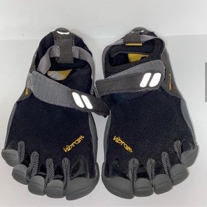 Vibram Five Fingers Womens New in Box Barefoot Runners Water Shoes Size 37 Eu